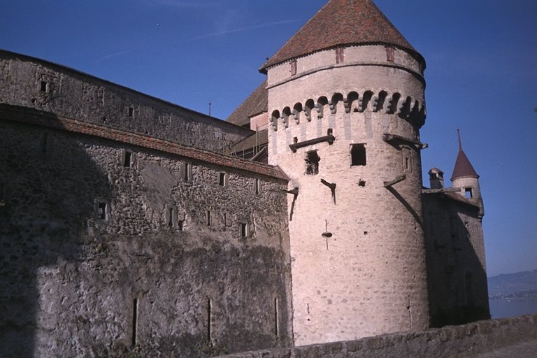 [ Western edge of front wall and towers ]